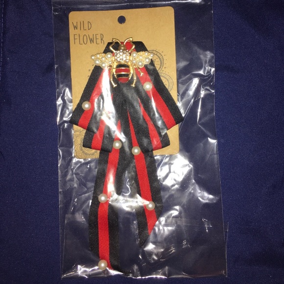 Bee Pendant - Picture 3 of 3